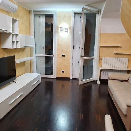 Milano Malpensa Grandi Mansarda Attico Apartment Gallarate Exterior foto